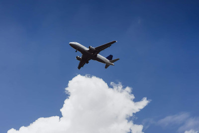 Honkonqa uçan təyyarə Bakı aeroportuna təcili eniş edib