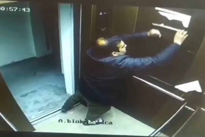 Yaşayış kompleksinin sakinləri qonşudan kütləvi şəkildə şikayət edirlər