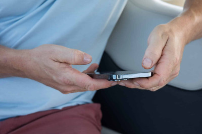 Xətaidə restorandan mobil telefon oğurlanıb