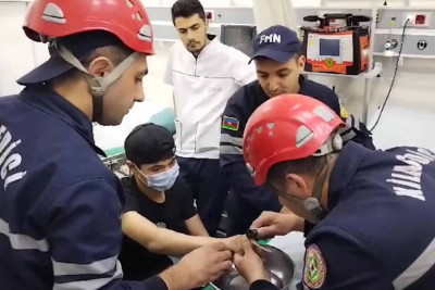 Xətai rayonunda halqa sıxılaraq yeniyetmənin barmağında qalıb