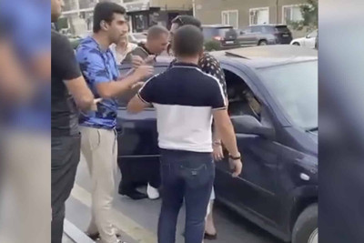 Bakıda qadın avtomobilə zorla mindirilib - AÇIQLAMA