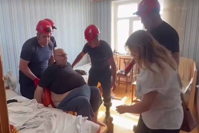 Xilasedicilər Bakıda ağırçəkili xəstəyə kömək ediblər