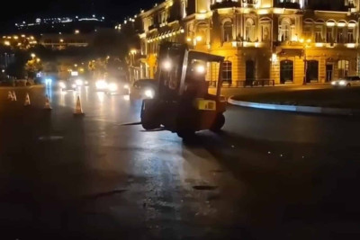 “Azneft” dairəsində qeyri-adi avtoşluq: avtokarın sürücüsü digər sürücülərin həyatını təhlükəyə atıb