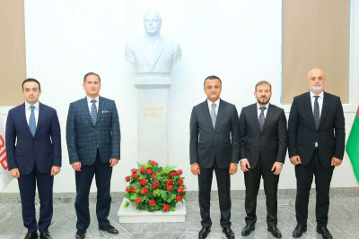“Yeni Klinika”nın yeni rəhbərləri kollektivə təqdim olunublar