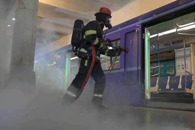 Metroda tüstülənmə olub