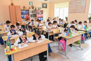 Bakıda birinci sinifə qəbul davam edir