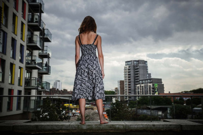 Nərimanovda əcnəbi qadın intihar edib