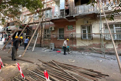 Kaveroçkin küçəsində abadlıq işləri aparılır