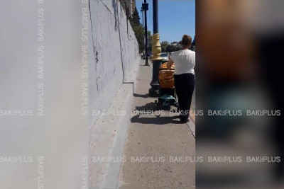 Heydər Əliyev Mərkəzinin yanında piyada səkisi zəbt olunub