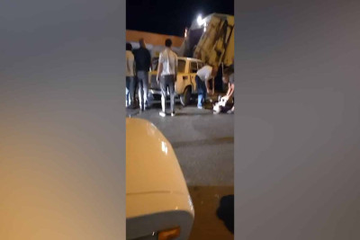 Zabratda minik avtomobili zibildaşıyan maşınla toqquşub: yaralılar var