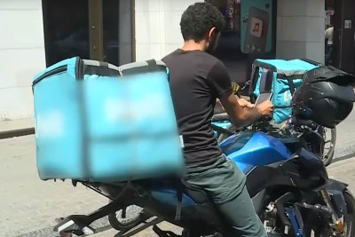 Bakıda motokuryerlər sənəd problemi ilə üzləşiblər - VİDEO