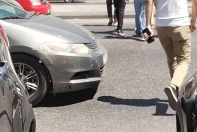 Nərimanovda avtomobil sürücüləri səkini və piyada keçidini zəbt ediblər