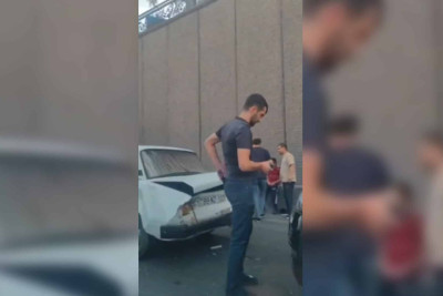 Bakıda lüks avtomobil zəncirvari qəza törədib