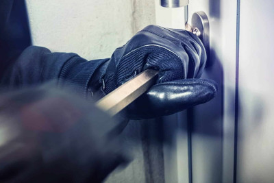 Nərimanovda 2 mağazadan oğurluq edilib