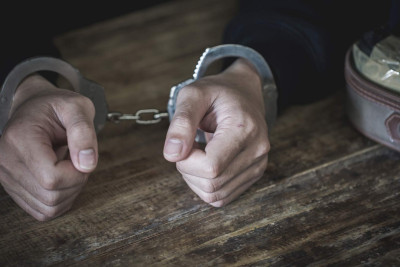 Bakı sakini Sumqayıtda mağazadan qızıl-zinət əşyası oğurlayıb