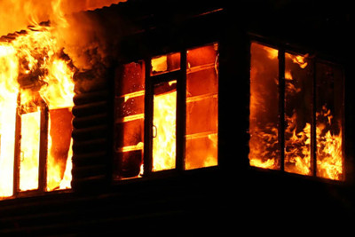 Xəzərdə 400 kv.m sahəsi olan ev yanıb