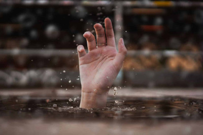 Şüvəlanda 4 nəfər eyni anda dənizdə batıb