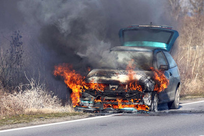 Xətaidə avtomobil yanıb