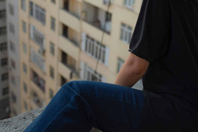 Xətaidə gənc oğlan özünü öldürüb