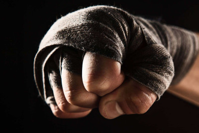 Buzovnada ana və oğulları davada döyülüblər