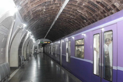 Metronun “Nizami” stansiyasında tavanın bərkidilməsi işlərinə başlanılıb