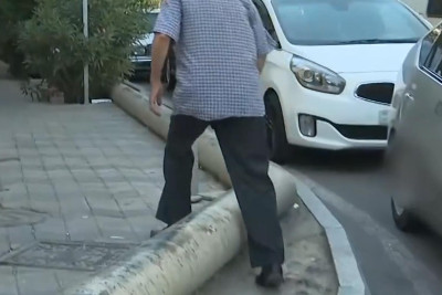 Nərimanovda qaz xətti piyadalara maneə törədir