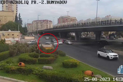 Ziya Bünyadov prospektində “Prius”un iştirakı ilə yol qəzası baş verib - VİDEO