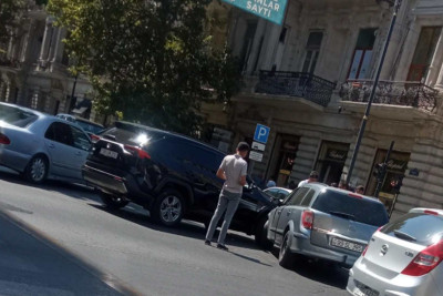 28 May küçəsində “Toyota” “Opel” ilə toqquşub