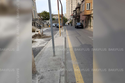 Nəsimidə səkinin ortasında qaz boruları quraşdırılıb