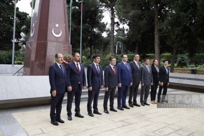 Türk Dövlətləri Təşkilatının nümayəndələri Şəhidlər xiyabanını ziyarət ediblər