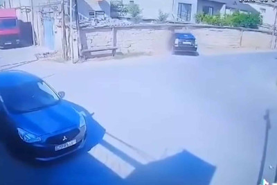 Binəqədidə “Prius” hasara çarpılıb – VİDEO