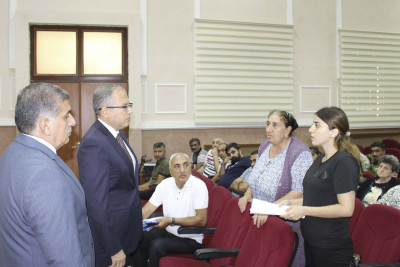 Səbail rayon icra başçısı sakinlərlə görüş keçirib