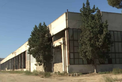 Qalada nöqsanlarla işləyən zavod ətrafına zəhərli tüstü buraxır