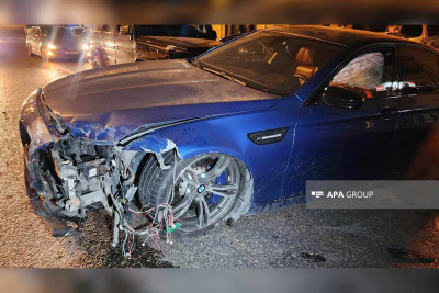 “BMW”-nin sürücüsü avtomobilə nəzarəti itirib - FOTO