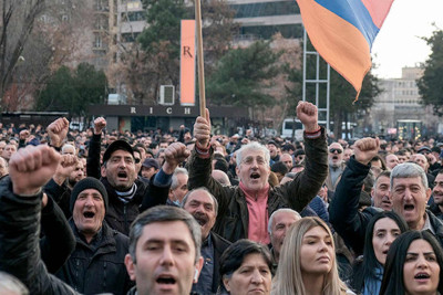 İrəvanda etirazlar: müxalif partiya sədri saxlanılıb