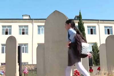Biləcəri: təhsilə aparan yol qəbiristanlıqdan keçir