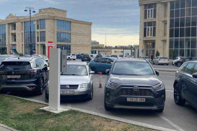 Bakıda elektromobillərin enerji ilə doldurulması prosesi problemə çevrilir
