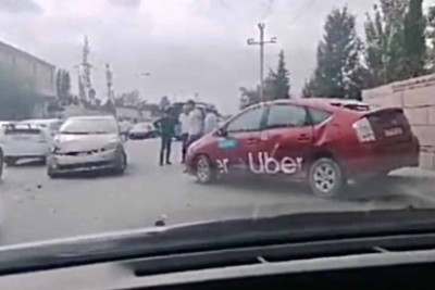 Binəqədidə iki “Prius” toqquşub