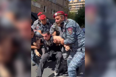 Yasamal: mağazanın açılışına görə dekorativ kollar məhv edilib