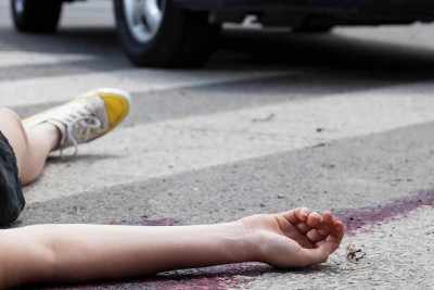 Lökbatanda avtomobil 12 yaşlı qızı vurub
