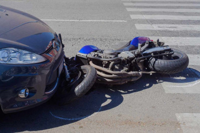 Bakıda 18 yaşlı motosikletçi qəzaya uğrayıb