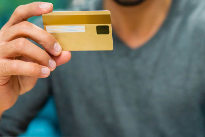 Qadının kartından 1200 manat oğurlamaqda şübhəli bilinən şəxs saxlanılıb