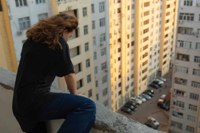 Xətaidə 53 yaşlı qadın özünü binadan atıb