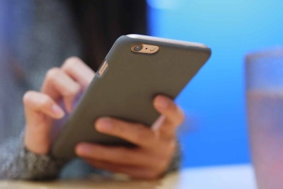 Azərbaycana gətirilən mobil telefonların qeydiyyat rüsumları azaldılır