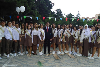 Suraxanı rayonunda məktəbdə bir sinfin bütün şagirdləri tələbə adını qazanıblar