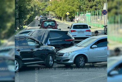 Nəsimi rayonunda küçələrin kəsişməsində iki avtomobil toqquşub