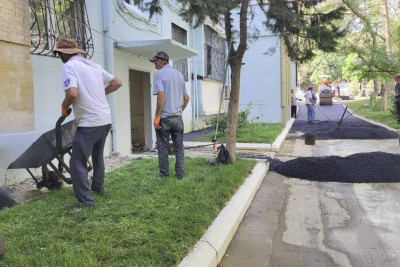 Nəsimidə növbəti küçəyə asfalt vurulub