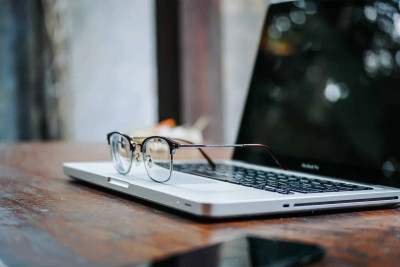 Paytaxt sakini notbukların oğurlanmasında şübhəli bilinir