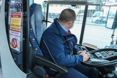 Bakıda avtobus sürücüsü sərnişinləri yolun yarısında düşürüb