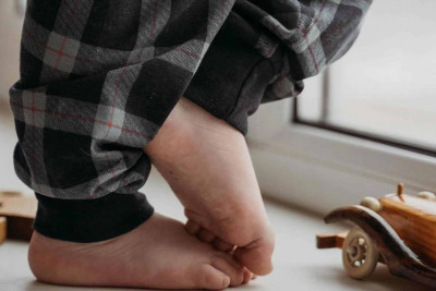 Binədə azyaşlı ikinci mərtəbədən yıxılıb